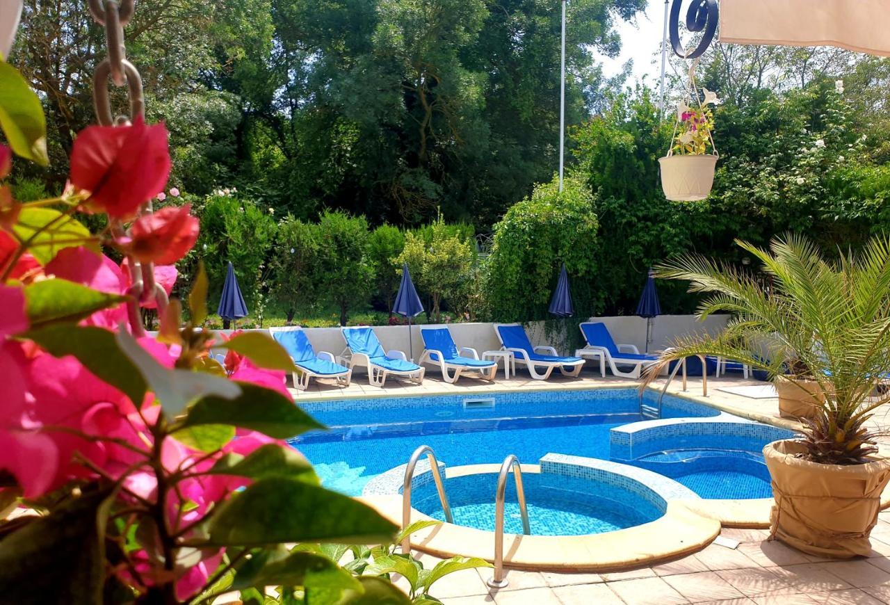 Hotel Feniks לוזנטס מראה חיצוני תמונה