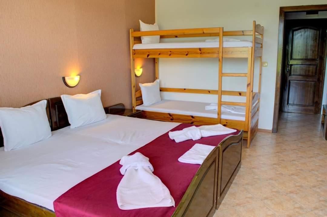 Hotel Feniks לוזנטס מראה חיצוני תמונה