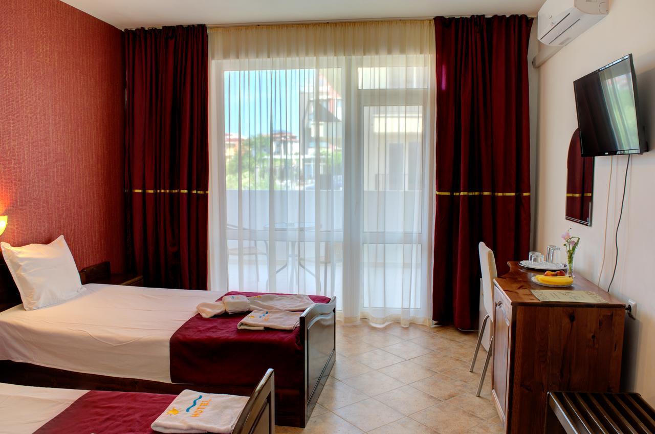 Hotel Feniks לוזנטס מראה חיצוני תמונה